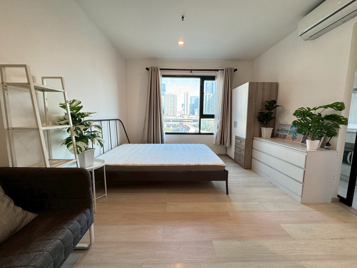 For RentCondoRama9, Petchburi, RCA : Life Asoke, the most popular condo next to MRT Phetchaburi - fully furnished, ready to move in with your bags!