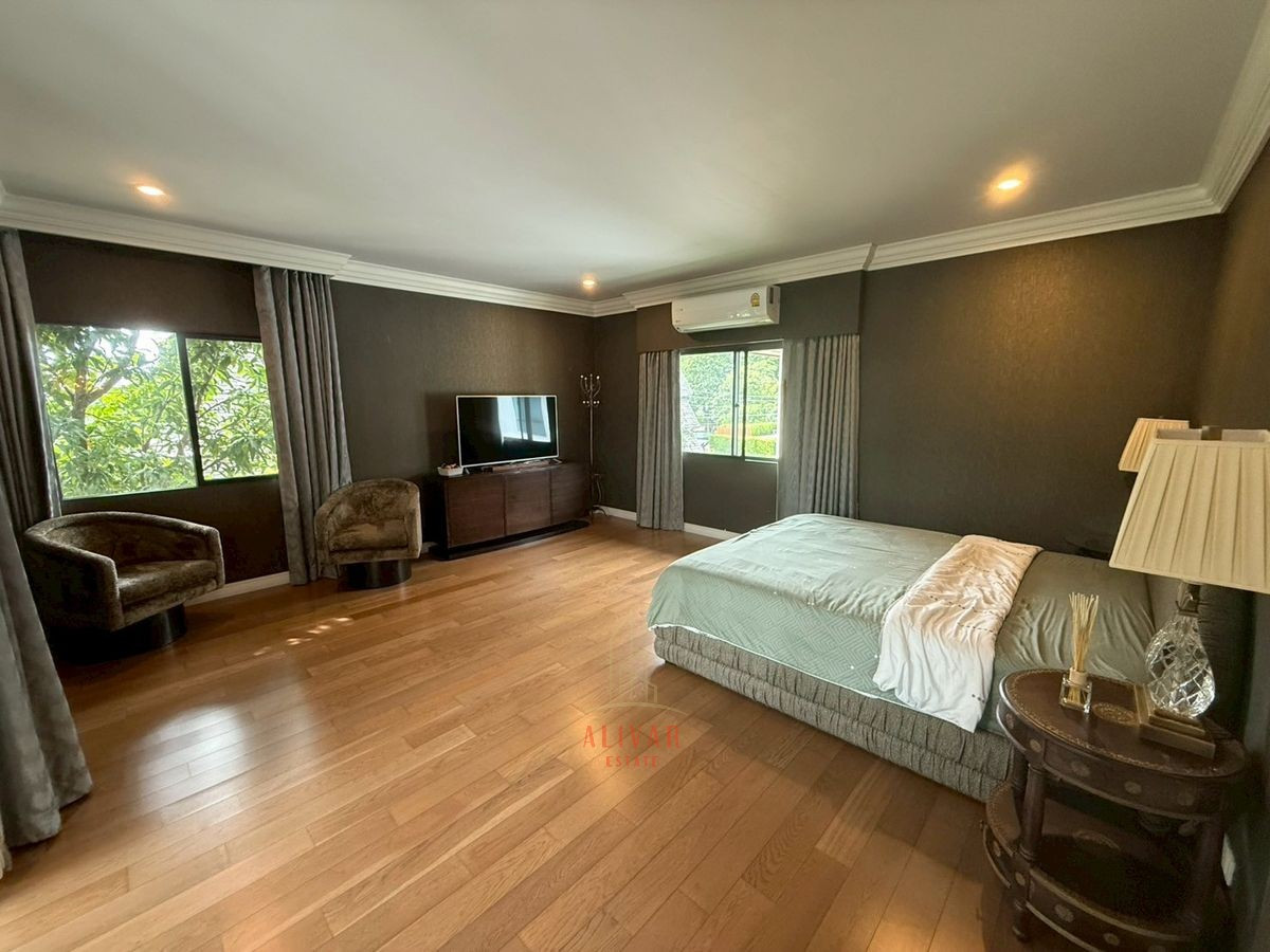 For RentHousePattanakan, Srinakarin : RH120325 For rent, 2-story detached house, corner house, 4 bedrooms at Burasiri Pattanakarn, next to club house.