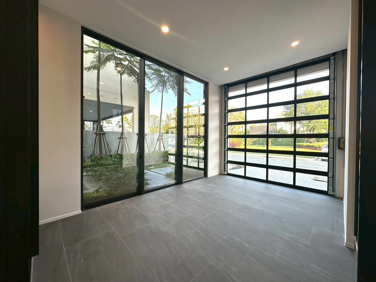 For SaleHousePattanakan, Srinakarin : For sale luxury house in Pattanakarn✨4 bedroom 421 sq.m fully furnished with show unit 42.5 mb negotiable Tel 0863692224