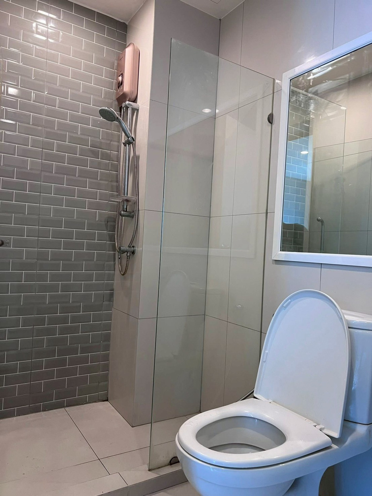 For RentCondoRama9, Petchburi, RCA : Life Asoke, the most popular condo next to MRT Phetchaburi - fully furnished, ready to move in with your bags!