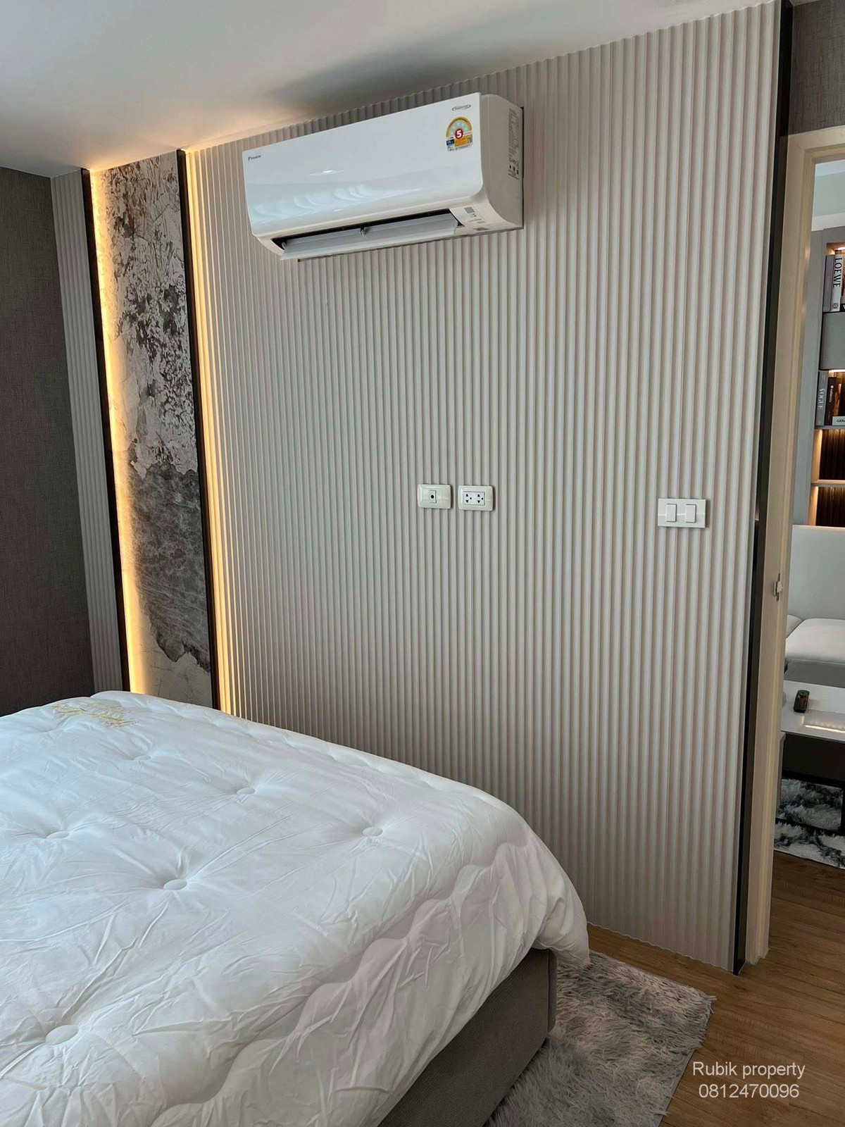 For RentCondoRatchadapisek, Huaikwang, Suttisan : 🏢 Condo available for rent | The Kris Ratchada Soi 17 (Building 7) RB1479, size 2 bedrooms, 1 bathroom | 45 sq m., good location near MRT Ratchada - very convenient in and out.
