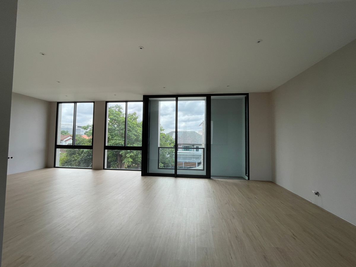 ขายบ้านพัฒนาการ ศรีนครินทร์ : ขายบ้านเดี่ยวหรู 4 ชั้น ZENITH 5 RESIDENCES ศรีนครินทร์ หลัง Paradise Park พื้นที่ใช้สอย 531 ตร.ม. ใกล้รถไฟฟ้าสายสีเหลือง