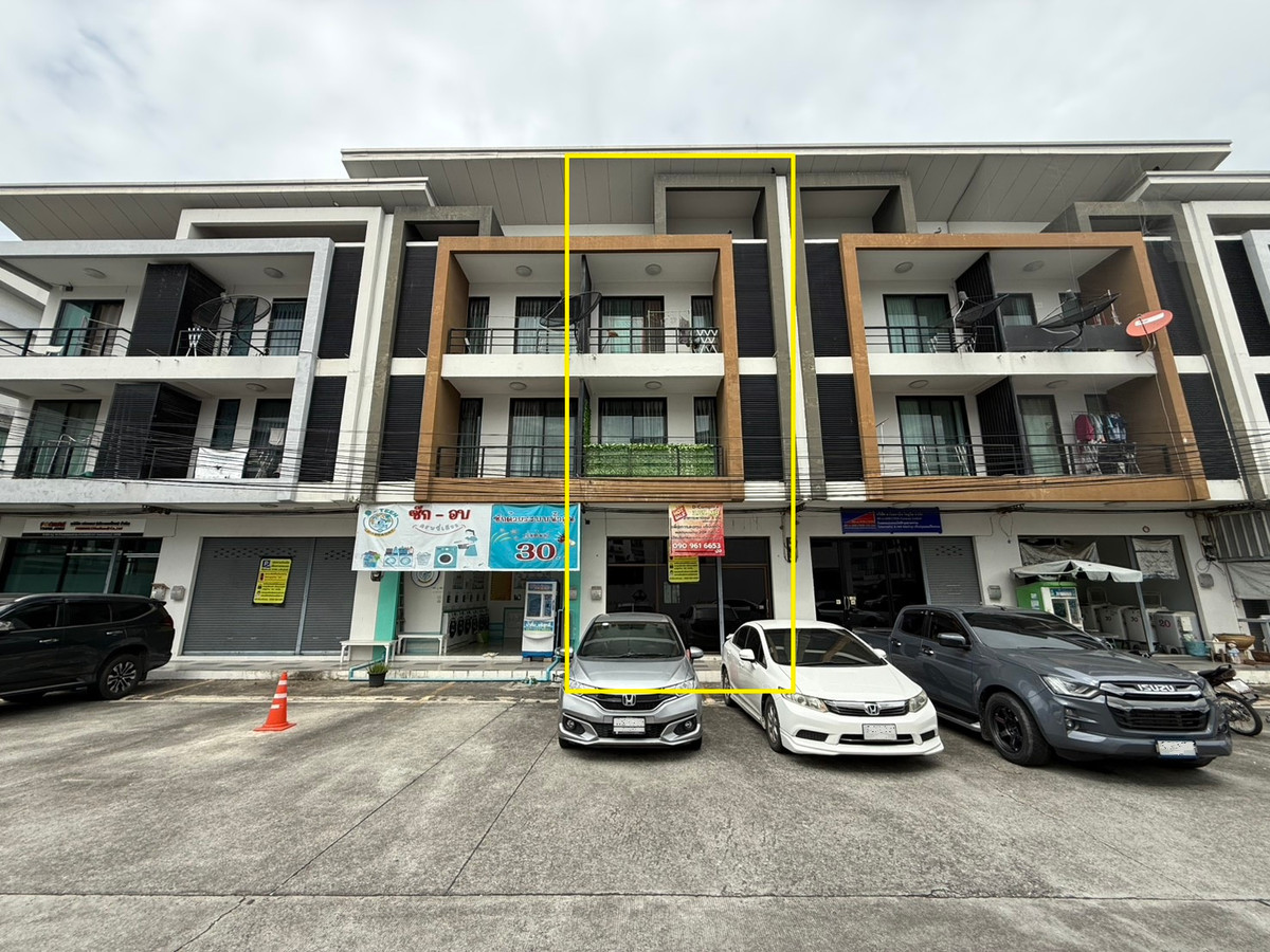 ขายอาคารพาณิชย์ศรีราชา แหลมฉบัง บ้านบึง : ขายอาคารพาณิชย์ (พร้อมผู้เช่า) ในโครงการดีคอมเพล็กซ์ ศรีราชา-นิคมปิ่นทอง1 อาคารสูง 3 ชั้น ต.หนองขาม อ.ศรีราชา จ.ชลบุรี ซึ่งเหมาะสำหรับการทำธุรกิจ ราคา 3,890,000 บาท