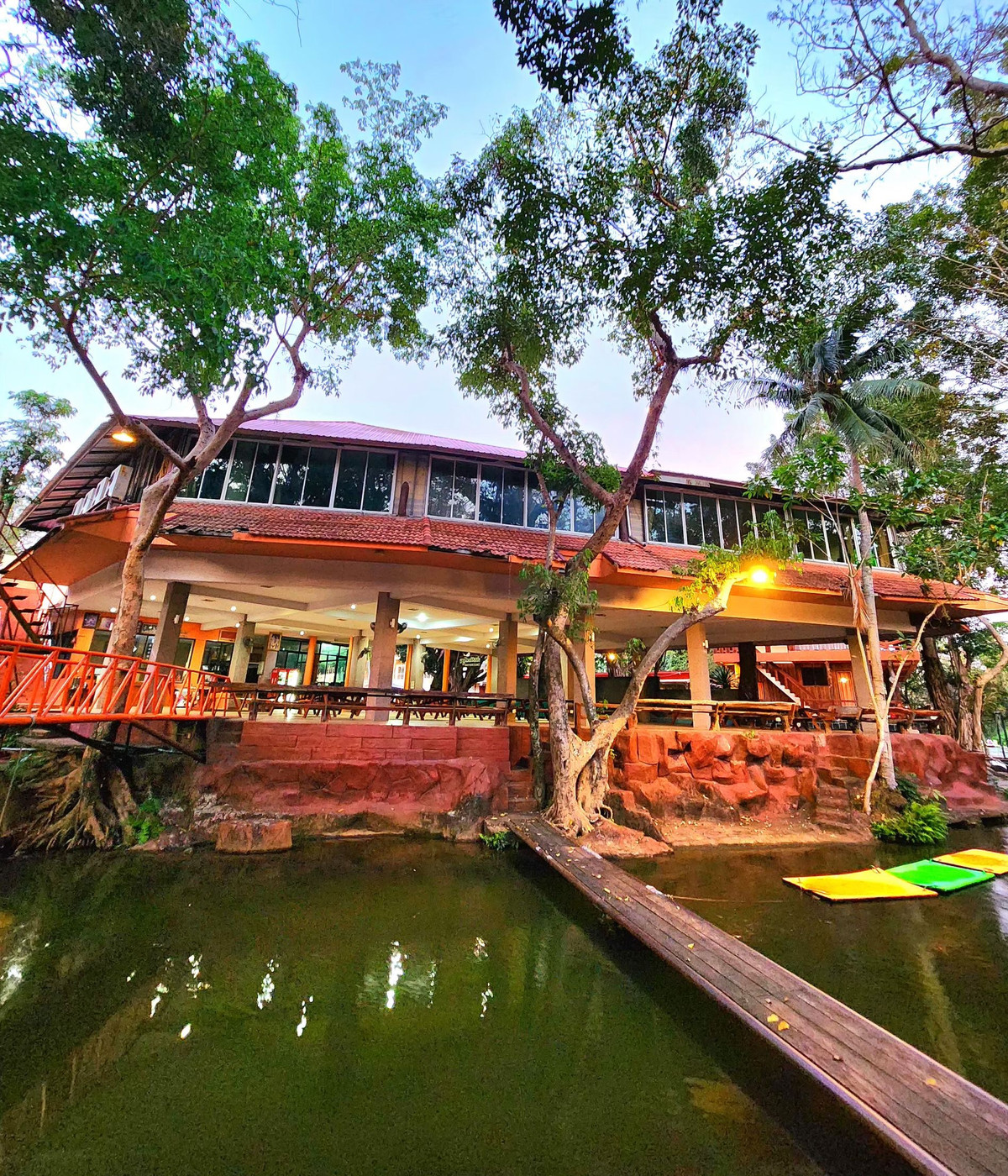 ขายกิจการโรงแรม & กิจการอพาร์ตเมนต์ชะอำ เพชรบุรี :  ขายธุรกิจรีสอร์ท 45 ไร่ 70 ห้อง ติดแม่น้ำเพชรบุรี ทำเลสวยที่สุดในแก่งกระจาน พร้อมดำเนินกิจการต่อได้ทันที