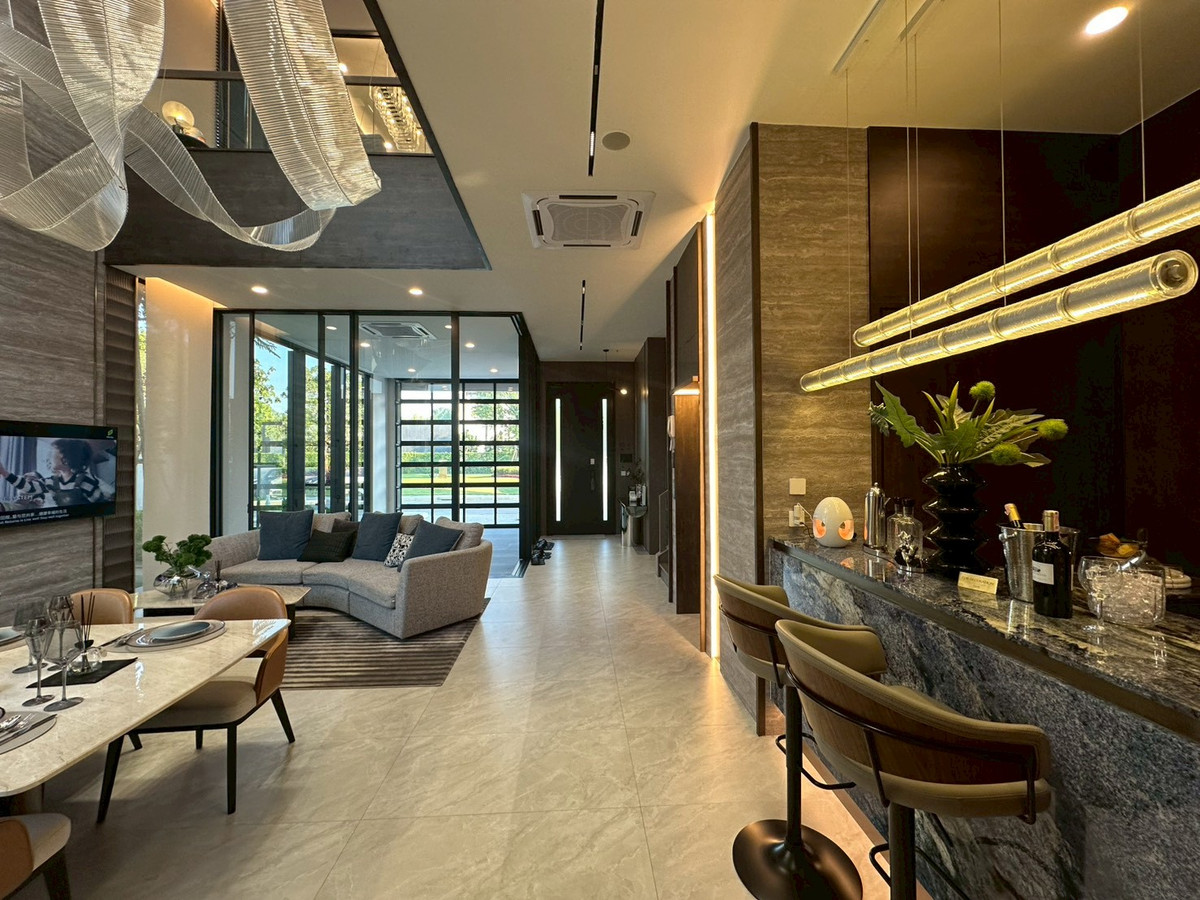 For SaleHousePattanakan, Srinakarin : For sale luxury house in Pattanakarn✨4 bedroom 421 sq.m fully furnished with show unit 42.5 mb negotiable Tel 0863692224