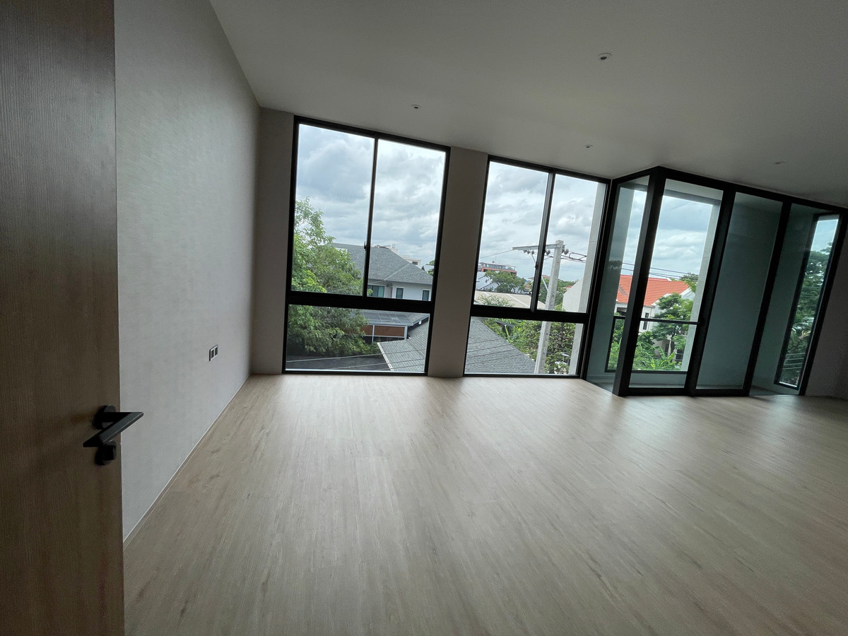 ขายบ้านพัฒนาการ ศรีนครินทร์ : ขายบ้านเดี่ยวหรู 4 ชั้น ZENITH 5 RESIDENCES ศรีนครินทร์ หลัง Paradise Park พื้นที่ใช้สอย 531 ตร.ม. ใกล้รถไฟฟ้าสายสีเหลือง