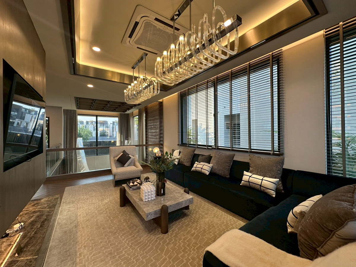 For SaleHousePattanakan, Srinakarin : For sale luxury house in Pattanakarn✨4 bedroom 421 sq.m fully furnished with show unit 42.5 mb negotiable Tel 0863692224