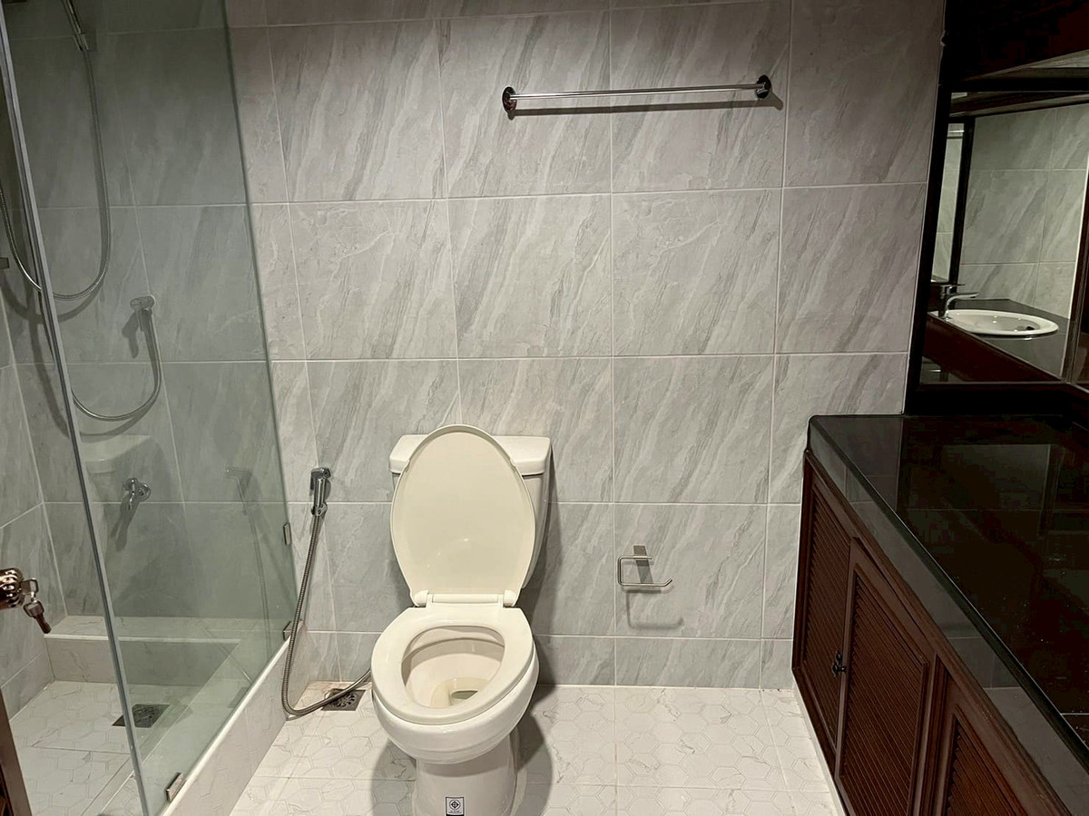 For RentHouseSathorn, Narathiwat : LTH13748 – House for Rent | Sathorn Area | 400 sqm | 5 Beds 5 Baths | Near MRT Sathorn | 89K/Month | House for rent Sathorn