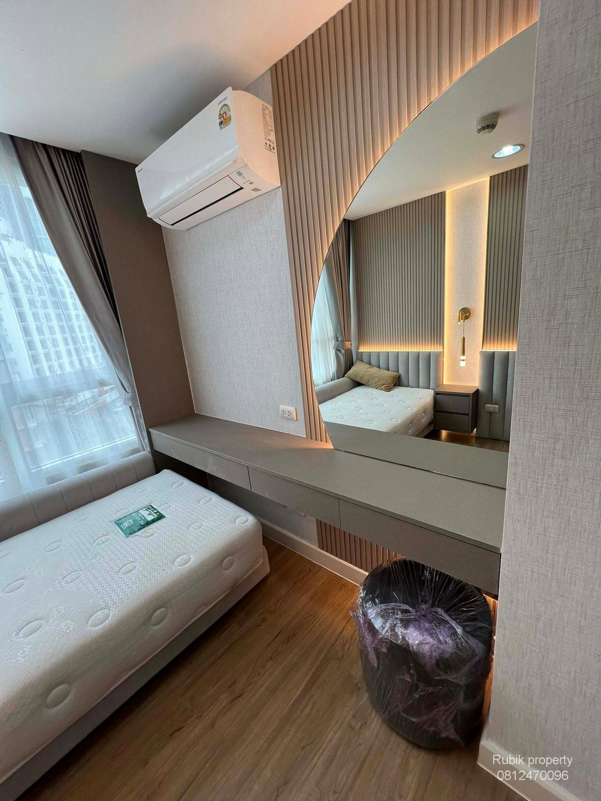 For RentCondoRatchadapisek, Huaikwang, Suttisan : 🏢 Condo available for rent | The Kris Ratchada Soi 17 (Building 7) RB1479, size 2 bedrooms, 1 bathroom | 45 sq m., good location near MRT Ratchada - very convenient in and out.