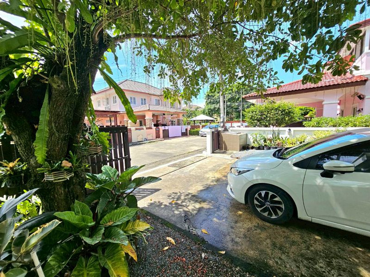 For SaleHousePathum Thani,Rangsit, Thammasat : Single house for sale, 90 sq m, Charlotteville Village. (Charlotte's Ville) Soi Hathairat 74 - Sai Mai, beautiful garden, ready to move in. Bueng Kham Proi Subdistrict, Lam Luk Ka District, Pathum Thani