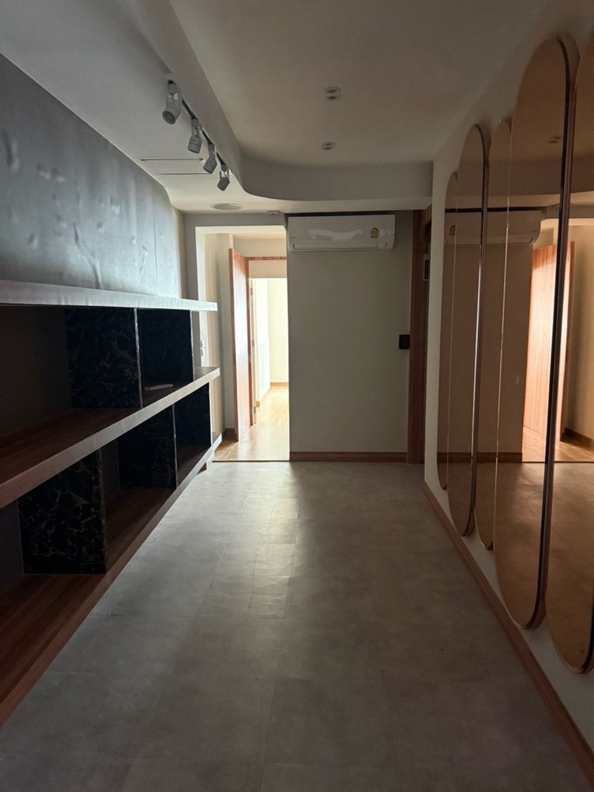 For RentShop HouseWitthayu, Chidlom, Langsuan, Ploenchit : Commercial Building for Rent at Chitlom