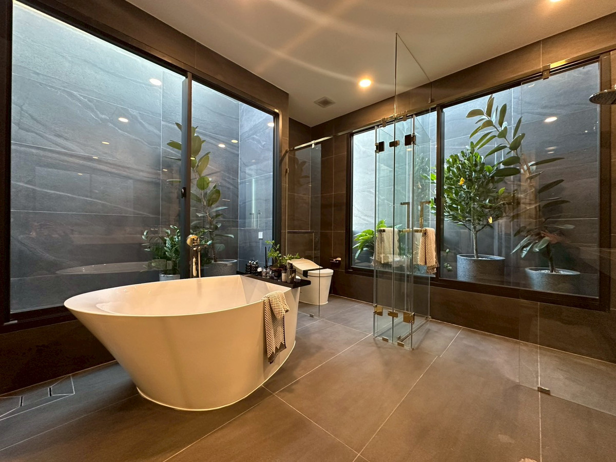 For SaleHousePattanakan, Srinakarin : For sale luxury house in Pattanakarn✨4 bedroom 421 sq.m fully furnished with show unit 42.5 mb negotiable Tel 0863692224