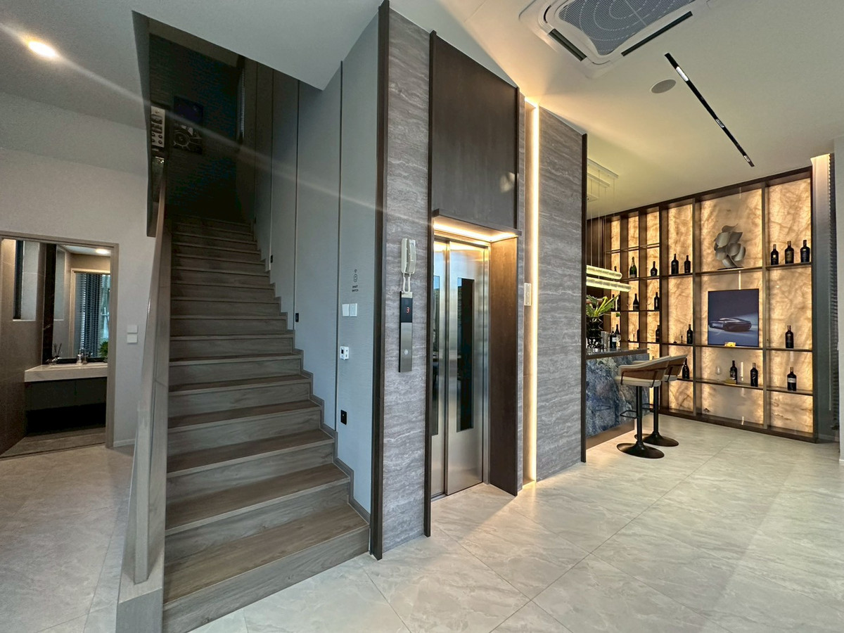 For SaleHousePattanakan, Srinakarin : For sale luxury house in Pattanakarn✨4 bedroom 421 sq.m fully furnished with show unit 42.5 mb negotiable Tel 0863692224