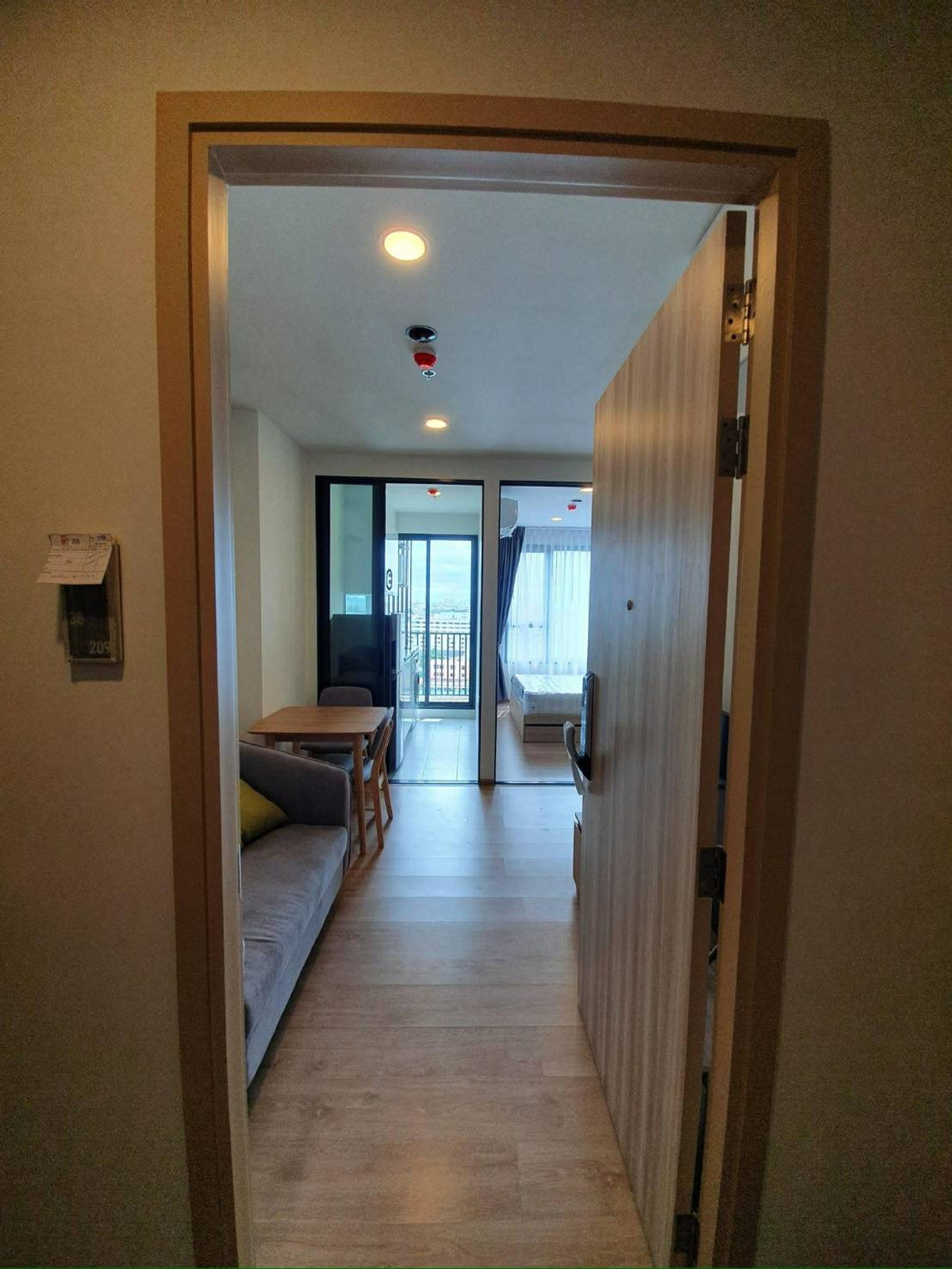 For RentCondoKasetsart, Ratchayothin : For rent Chewathai Kaset-Nawamin (28 sq m.), corner room, ready to move in.