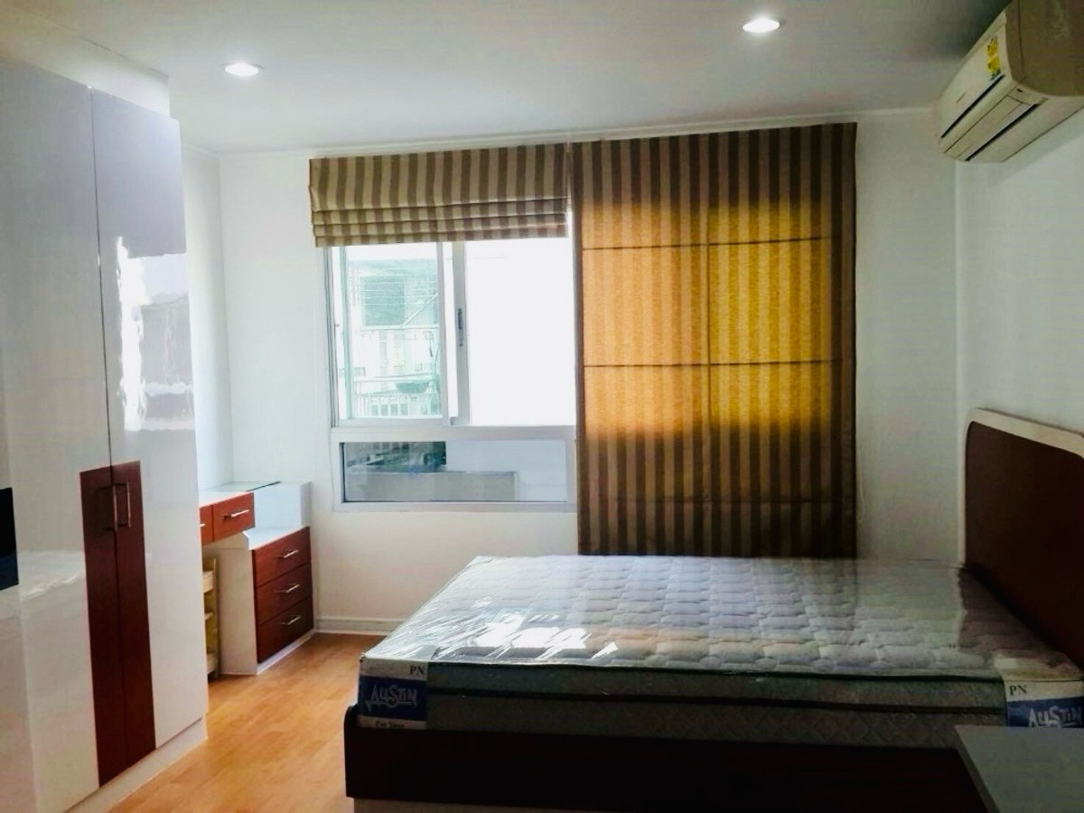 For SaleCondoRatchadapisek, Huaikwang, Suttisan : 📍 Condo for sale Lumpini Ville Cultural Center 
 near MRT Huai Khwang 🚆 Easy travel, there is a Shuttle Bus to pick up and drop off with complete amenities 🏢