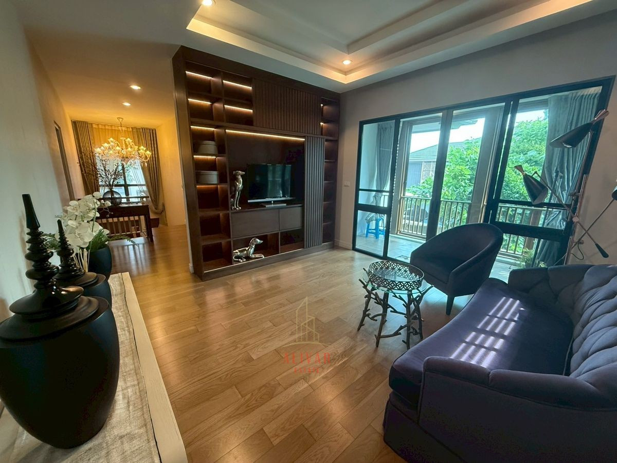 For RentHousePattanakan, Srinakarin : RH120325 For rent, 2-story detached house, corner house, 4 bedrooms at Burasiri Pattanakarn, next to club house.