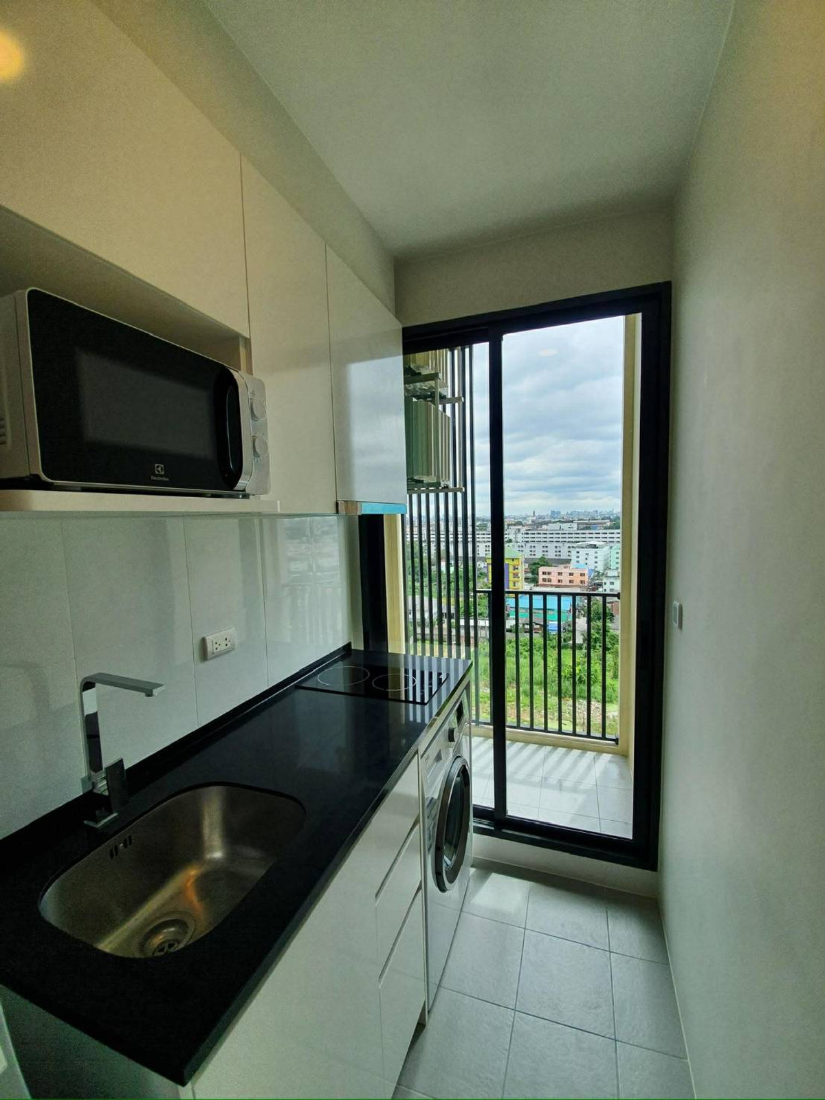 For RentCondoKasetsart, Ratchayothin : For rent Chewathai Kaset-Nawamin (28 sq m.), corner room, ready to move in.