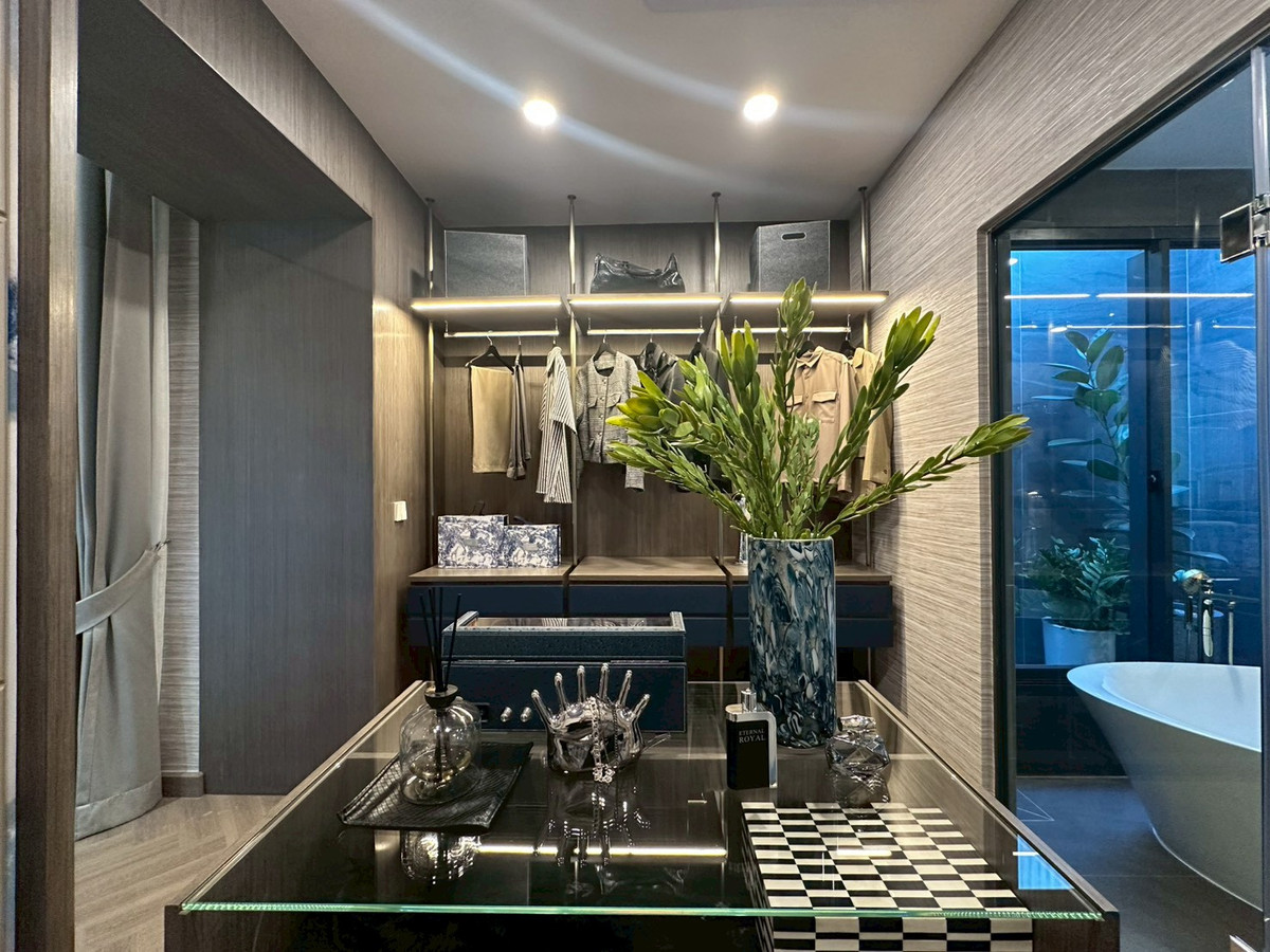 For SaleHousePattanakan, Srinakarin : For sale luxury house in Pattanakarn✨4 bedroom 421 sq.m fully furnished with show unit 42.5 mb negotiable Tel 0863692224