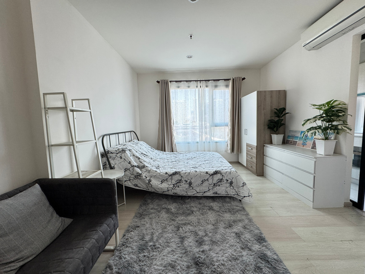 For RentCondoRama9, Petchburi, RCA : Life Asoke, the most popular condo next to MRT Phetchaburi - fully furnished, ready to move in with your bags!
