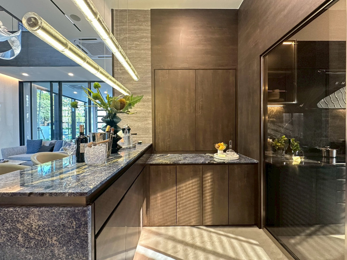 For SaleHousePattanakan, Srinakarin : For sale luxury house in Pattanakarn✨4 bedroom 421 sq.m fully furnished with show unit 42.5 mb negotiable Tel 0863692224