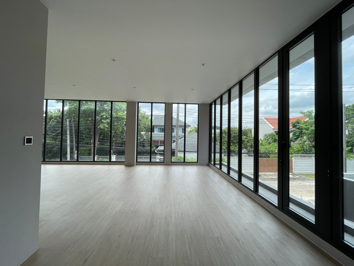 ขายบ้านพัฒนาการ ศรีนครินทร์ : ขายบ้านเดี่ยวหรู 4 ชั้น ZENITH 5 RESIDENCES ศรีนครินทร์ หลัง Paradise Park พื้นที่ใช้สอย 531 ตร.ม. ใกล้รถไฟฟ้าสายสีเหลือง