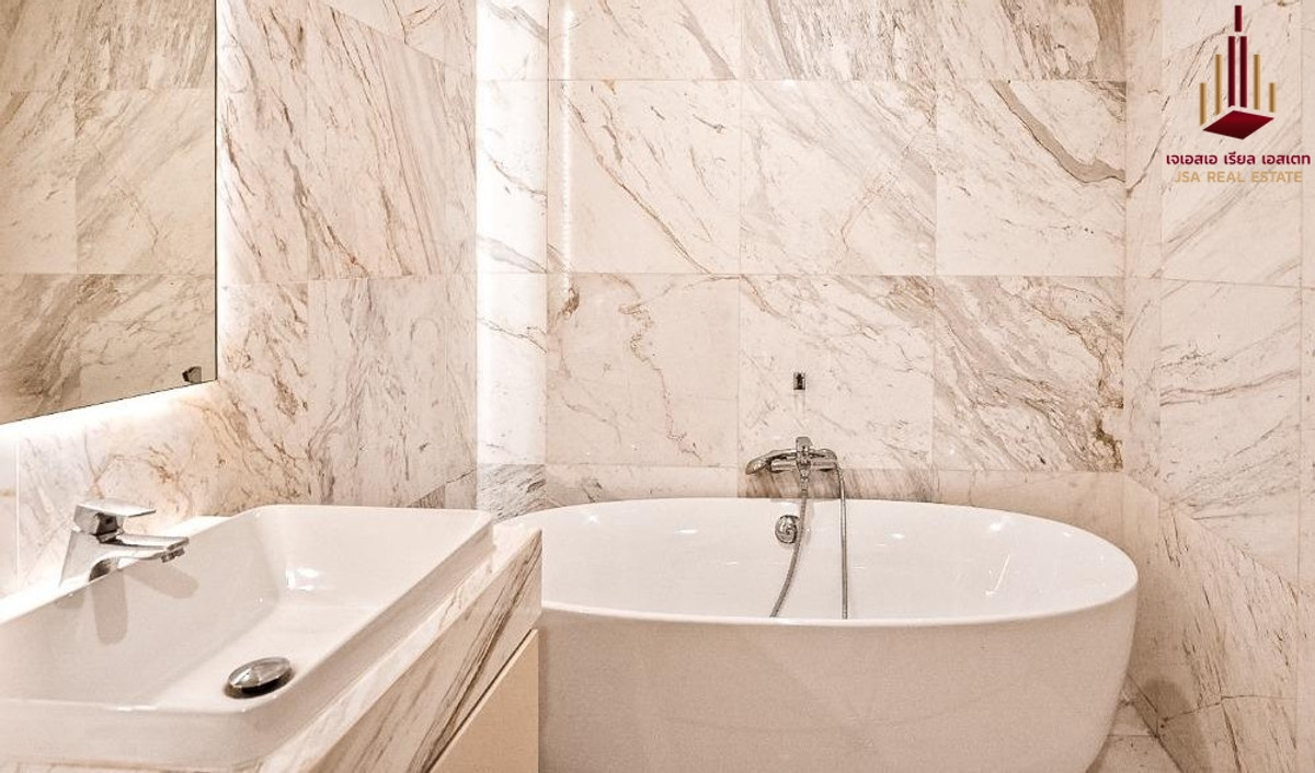 ขายคอนโดสาทร นราธิวาส : ✨ For Sale: The Empire Place Condo ✨  💰 Only 19,500,000 THB