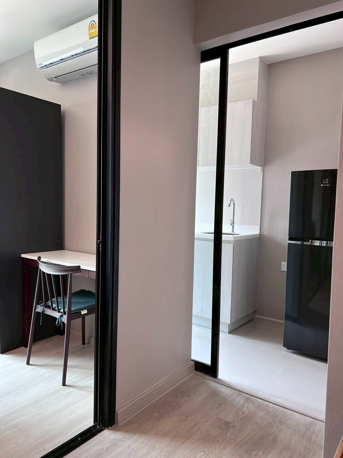 For RentCondoRama9, Petchburi, RCA : Life Asoke, the most popular condo next to MRT Phetchaburi - fully furnished, ready to move in with your bags!