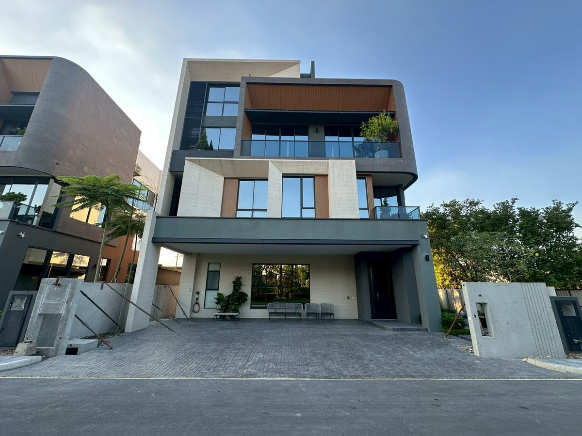 For SaleHousePattanakan, Srinakarin : For sale luxury house in Pattanakarn✨4 bedroom 421 sq.m fully furnished with show unit 42.5 mb negotiable Tel 0863692224