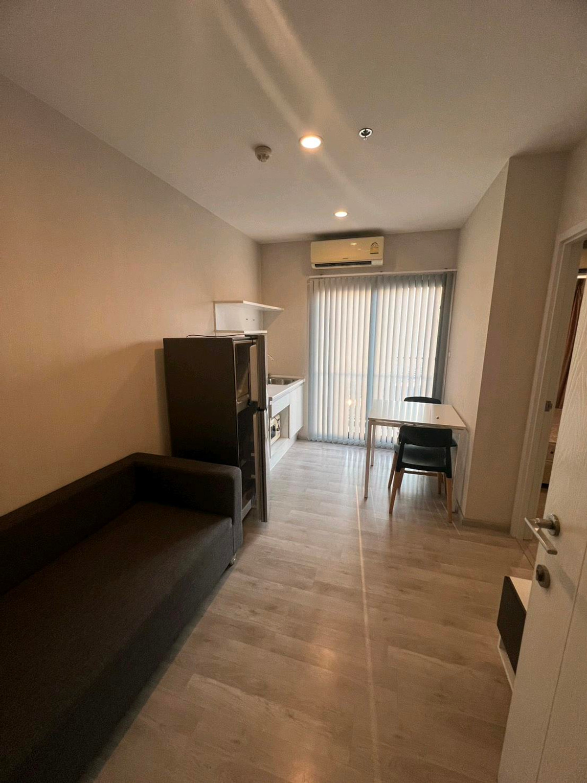 ให้เช่าคอนโดนนทบุรี บางใหญ่ บางบัวทอง : 📍 ทำเลดีมาก ติดเซ็นทรัลเวสต์เกต เดินถึงในไม่กี่นาที ใกล้ MRT สายสีม่วง เดินทางสะดวก