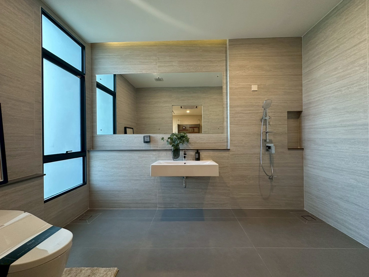 For SaleHousePattanakan, Srinakarin : For sale luxury house in Pattanakarn✨4 bedroom 421 sq.m fully furnished with show unit 42.5 mb negotiable Tel 0863692224