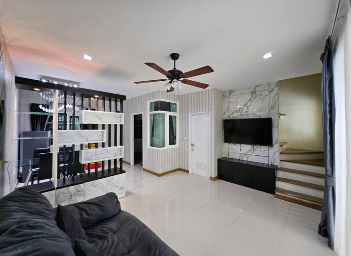 For RentTownhomeRathburana, Suksawat : Townhome for rent Golden Town Village 3 Suksawat-Phutthabucha 36, ​​fully furnished, near Makro Pracha Uthit.