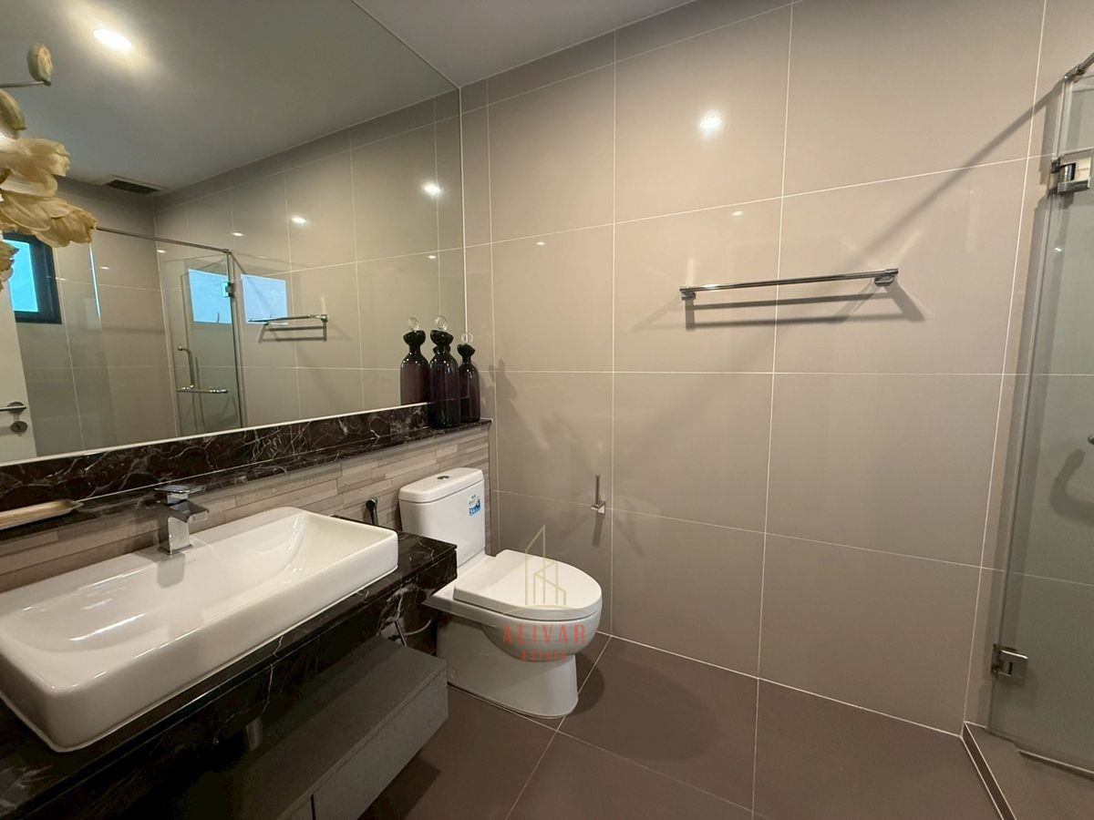 For RentHousePattanakan, Srinakarin : RH120325 For rent, 2-story detached house, corner house, 4 bedrooms at Burasiri Pattanakarn, next to club house.