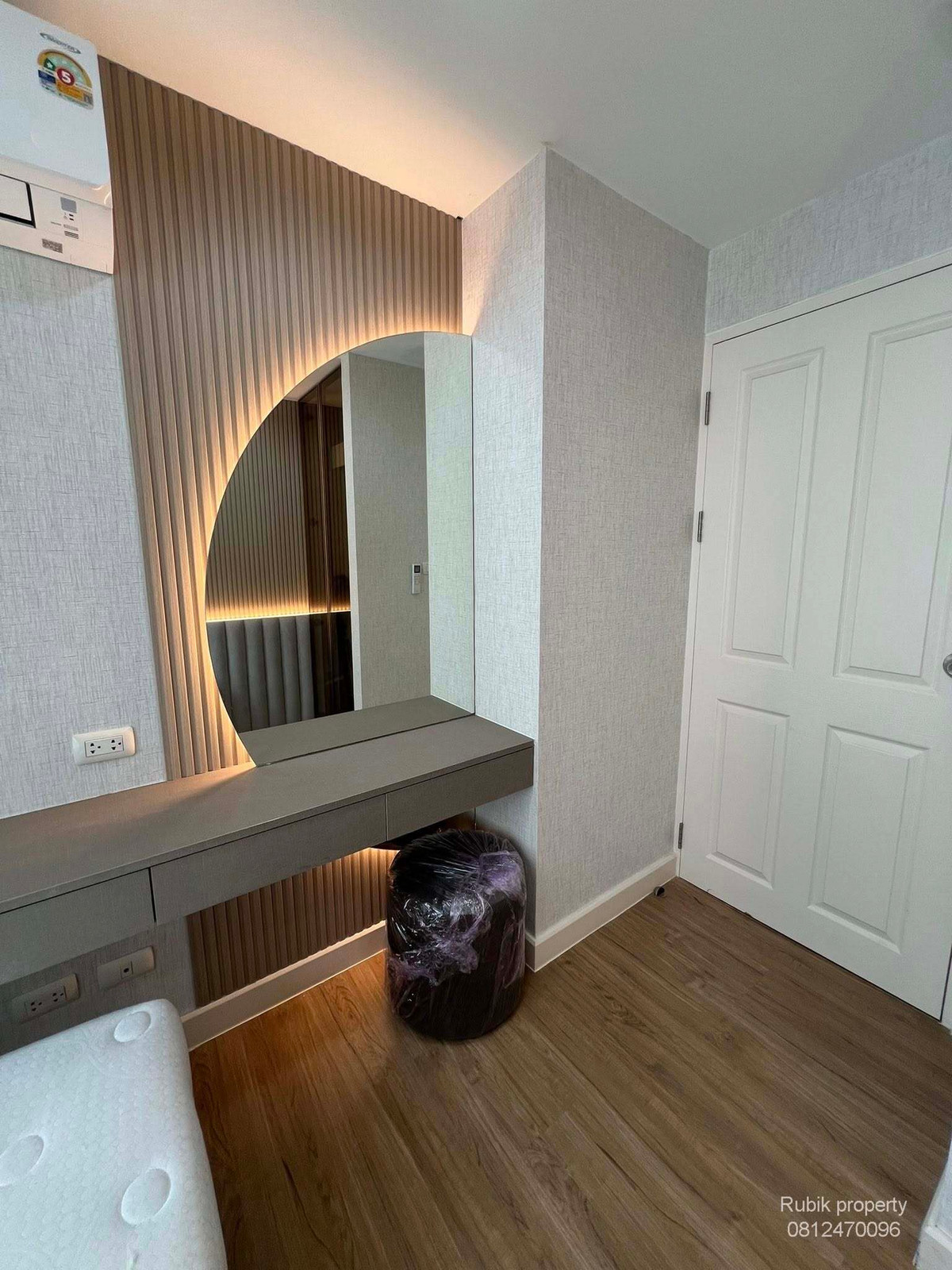 For RentCondoRatchadapisek, Huaikwang, Suttisan : 🏢 Condo available for rent | The Kris Ratchada Soi 17 (Building 7) RB1479, size 2 bedrooms, 1 bathroom | 45 sq m., good location near MRT Ratchada - very convenient in and out.