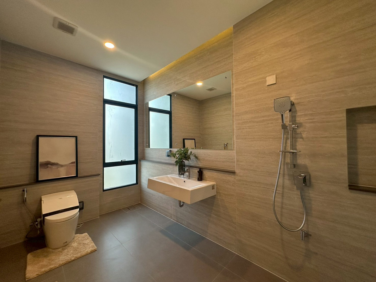 For SaleHousePattanakan, Srinakarin : For sale luxury house in Pattanakarn✨4 bedroom 421 sq.m fully furnished with show unit 42.5 mb negotiable Tel 0863692224