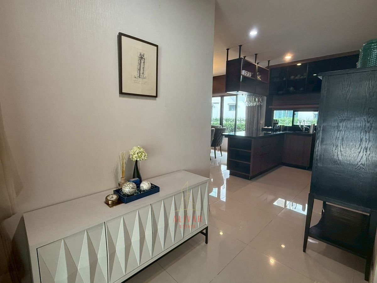 For RentHousePattanakan, Srinakarin : RH120325 For rent, 2-story detached house, corner house, 4 bedrooms at Burasiri Pattanakarn, next to club house.