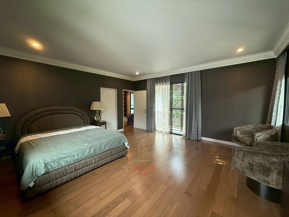 For RentHousePattanakan, Srinakarin : RH120325 For rent, 2-story detached house, corner house, 4 bedrooms at Burasiri Pattanakarn, next to club house.