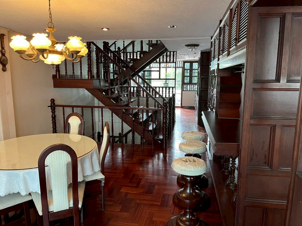 For RentHouseSathorn, Narathiwat : LTH13748 – House for Rent | Sathorn Area | 400 sqm | 5 Beds 5 Baths | Near MRT Sathorn | 89K/Month | House for rent Sathorn