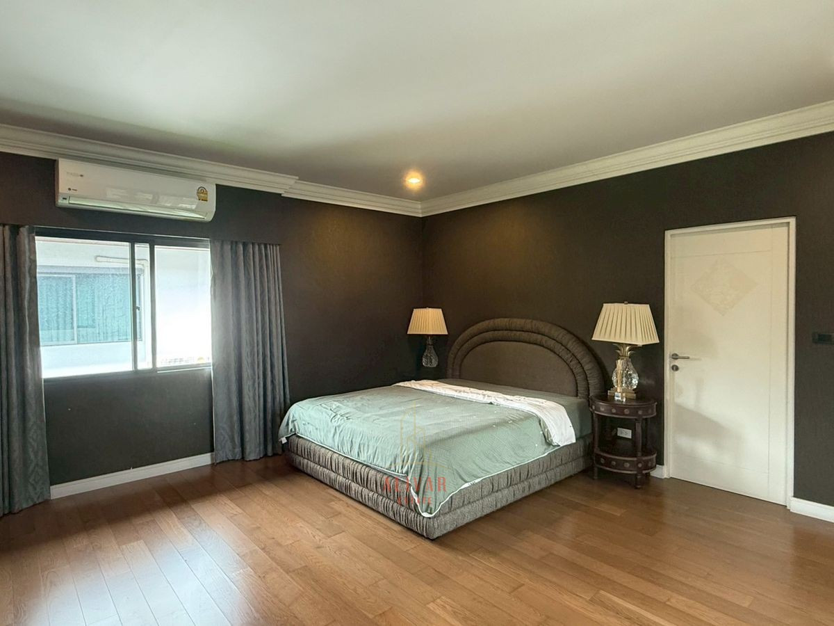 For RentHousePattanakan, Srinakarin : RH120325 For rent, 2-story detached house, corner house, 4 bedrooms at Burasiri Pattanakarn, next to club house.