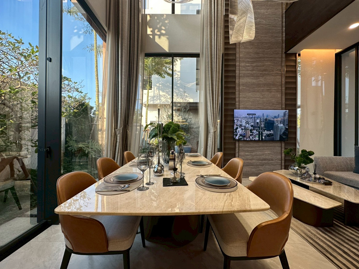 For SaleHousePattanakan, Srinakarin : For sale luxury house in Pattanakarn✨4 bedroom 421 sq.m fully furnished with show unit 42.5 mb negotiable Tel 0863692224