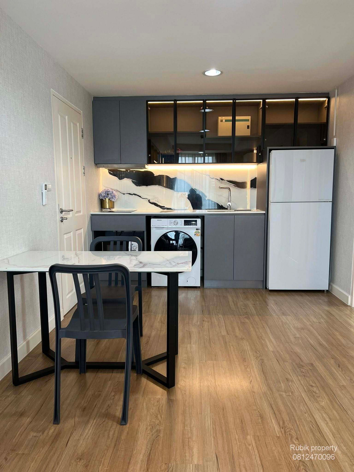 For RentCondoRatchadapisek, Huaikwang, Suttisan : 🏢 Condo available for rent | The Kris Ratchada Soi 17 (Building 7) RB1479, size 2 bedrooms, 1 bathroom | 45 sq m., good location near MRT Ratchada - very convenient in and out.