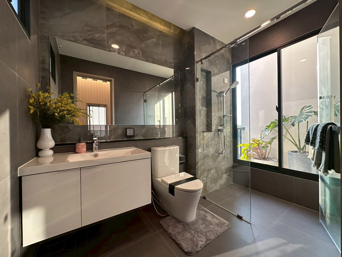 For SaleHousePattanakan, Srinakarin : For sale luxury house in Pattanakarn✨4 bedroom 421 sq.m fully furnished with show unit 42.5 mb negotiable Tel 0863692224