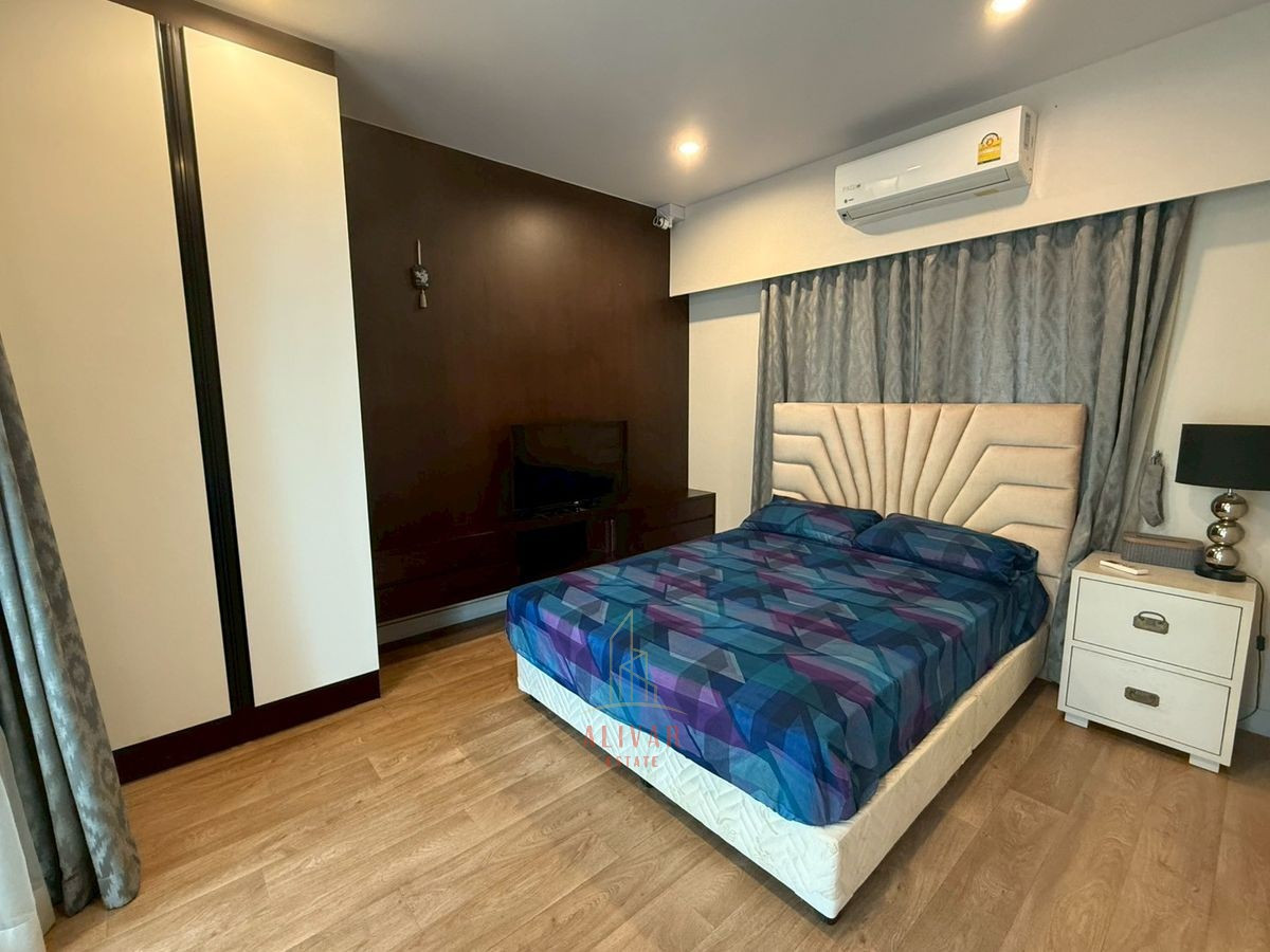 For RentHousePattanakan, Srinakarin : RH120325 For rent, 2-story detached house, corner house, 4 bedrooms at Burasiri Pattanakarn, next to club house.