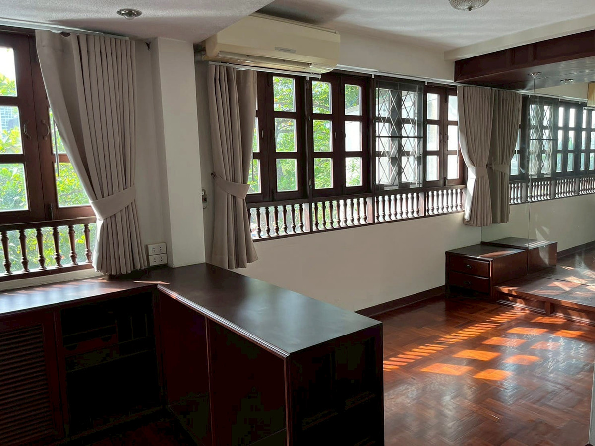 For RentHouseSathorn, Narathiwat : LTH13748 – House for Rent | Sathorn Area | 400 sqm | 5 Beds 5 Baths | Near MRT Sathorn | 89K/Month | House for rent Sathorn