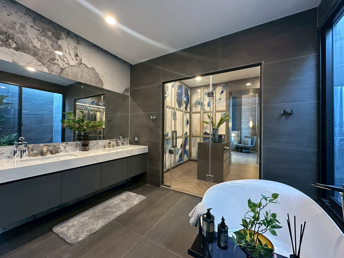 For SaleHousePattanakan, Srinakarin : For sale luxury house in Pattanakarn✨4 bedroom 421 sq.m fully furnished with show unit 42.5 mb negotiable Tel 0863692224