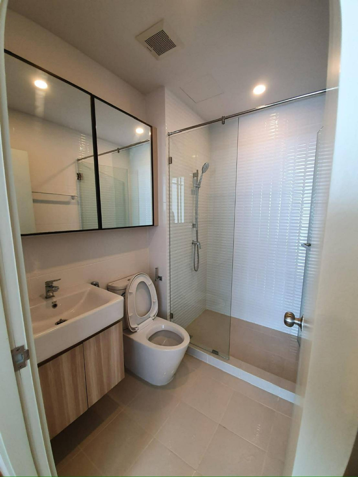 For RentCondoKasetsart, Ratchayothin : For rent Chewathai Kaset-Nawamin (28 sq m.), corner room, ready to move in.