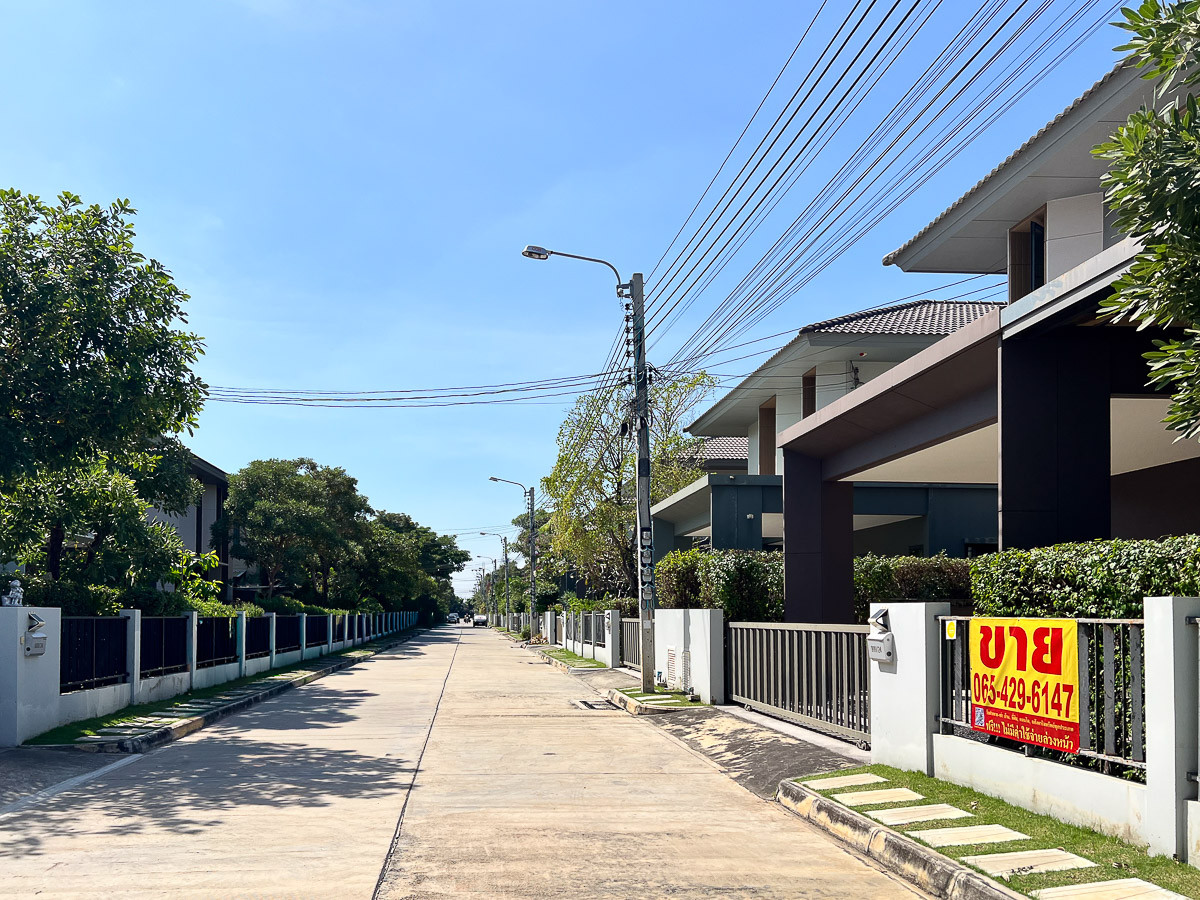 For SaleHouseLadkrabang, Suwannaphum Airport : Single House for Sale near Suvarnabhumi | Saransiri Sriwaree | 50.40 sq.wah | Ready to Move In