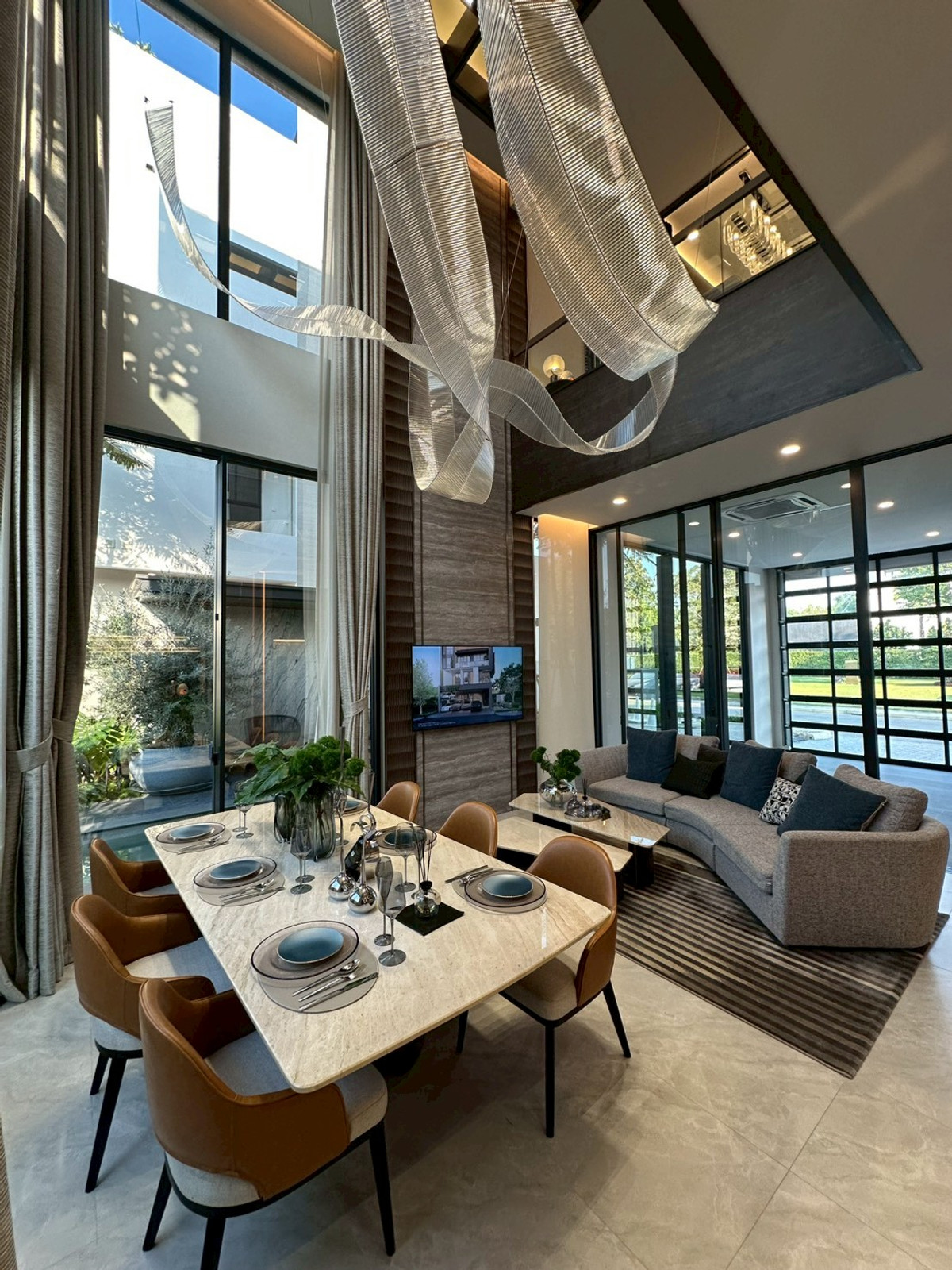 For SaleHousePattanakan, Srinakarin : For sale luxury house in Pattanakarn✨4 bedroom 421 sq.m fully furnished with show unit 42.5 mb negotiable Tel 0863692224