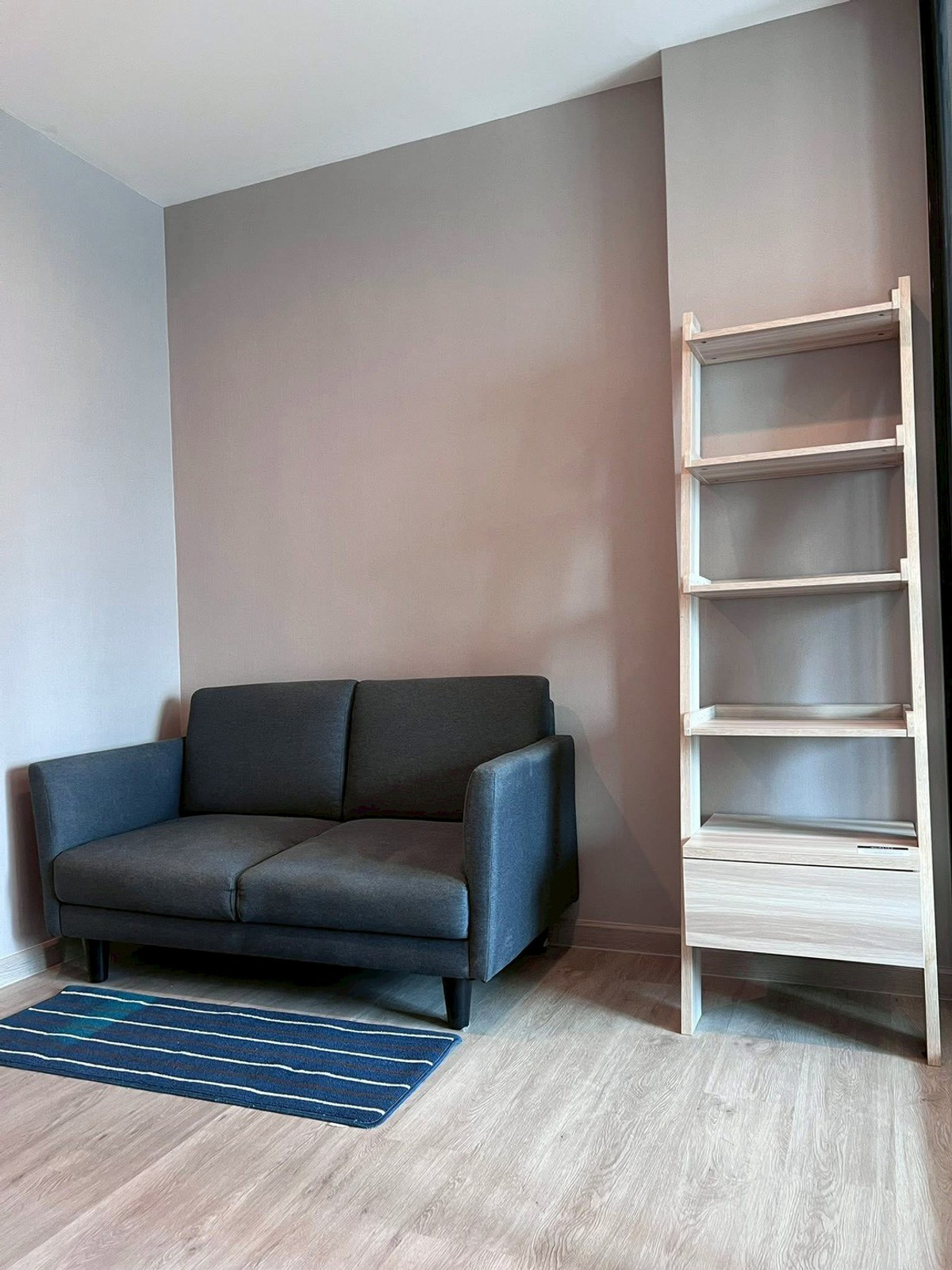 For RentCondoRama9, Petchburi, RCA : Life Asoke, the most popular condo next to MRT Phetchaburi - fully furnished, ready to move in with your bags!