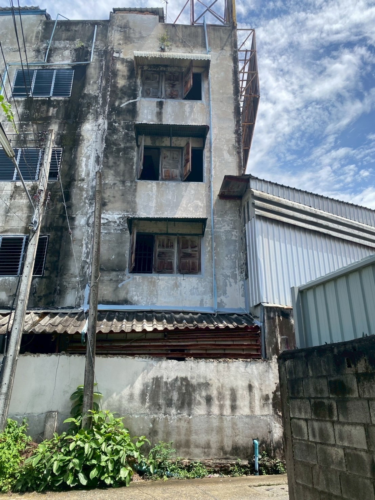 ขายอาคารพาณิชย์เชียงใหม่ : ขายอาคารพาณิชย์ + ที่ดิน ทำเลทอง ติดถนนใหญ่สายเชียงใหม่–หางดง อ.หางดง จ.เชียงใหม่