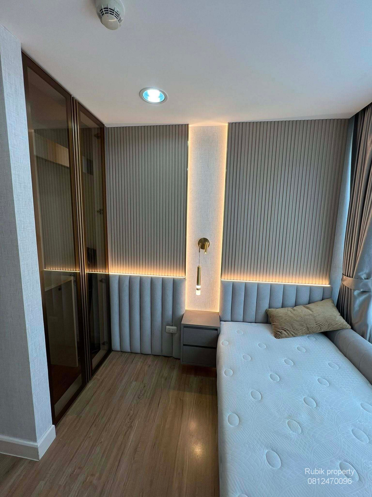 For RentCondoRatchadapisek, Huaikwang, Suttisan : 🏢 Condo available for rent | The Kris Ratchada Soi 17 (Building 7) RB1479, size 2 bedrooms, 1 bathroom | 45 sq m., good location near MRT Ratchada - very convenient in and out.